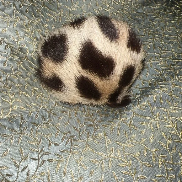 Leopard handmade vintage pom-pom FREE WITH ANY PURCHASE, JUST ADD TO BUNDLE! 🎁 - Picture 4 of 5